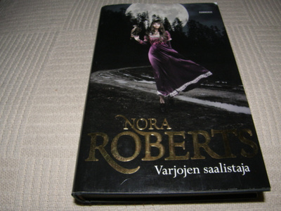 Nora Roberts Varjojen saalistaja  -sid