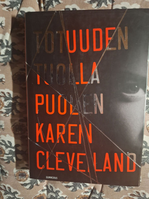 Karen Cleveland : Totuuden tuolla puolen 1p