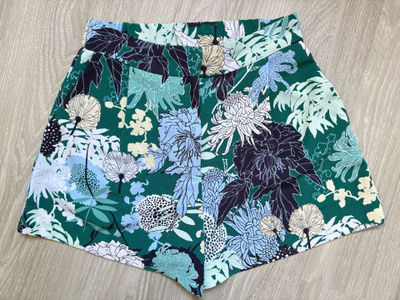 MONKI KUVIOLLISET SHORTSIT koko 34 *UUDET*