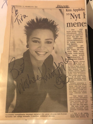 Kim Appleby / Mel & Kim nimikirjoitus lehtileikkeessä