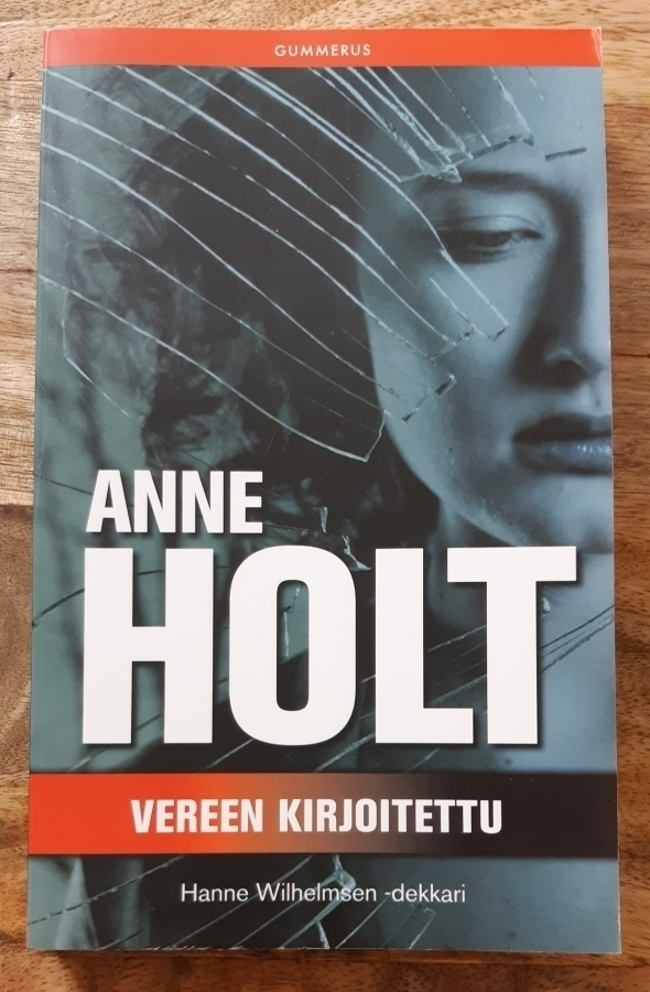 Anne Holt - Vereen kirjoitettu
