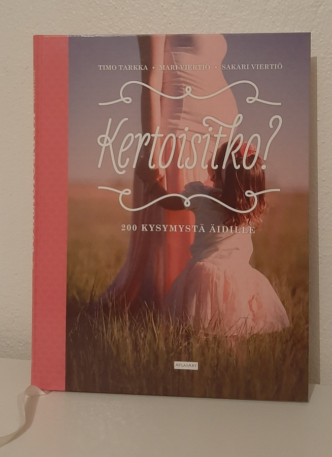 Kertoisitko? 200 kysymystä äidille -kirja