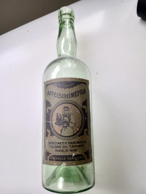 Pullo Tampereen marjamehu tehdas