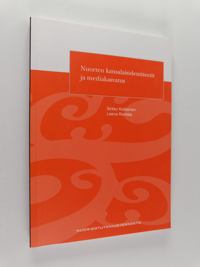 Sirkku Kotilainen : Nuorten kansalaisidentiteetit ja medi...
