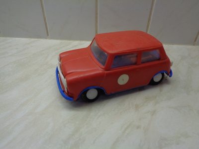 Morris Mini - muovinen leikkiauto 1960-70 luku