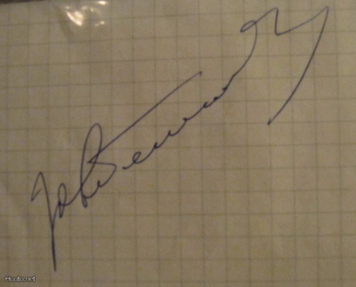 Tennispelaaja John Newcombe nimikirjoitus paperilla