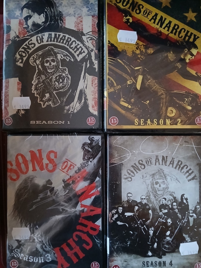 Sons of Anarchy: kaudet 1-4 (UUSI DVD)