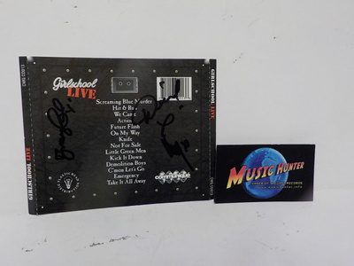 GIRLSCHOOL - LIVE + SIGNATURES / NIMMARIT CD TAKAKANSI