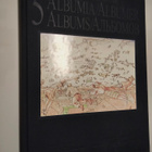 Kabakov: 5 albumia: Installaatio Leikkaussali (Äiti ja poika - pikkukuva 1
