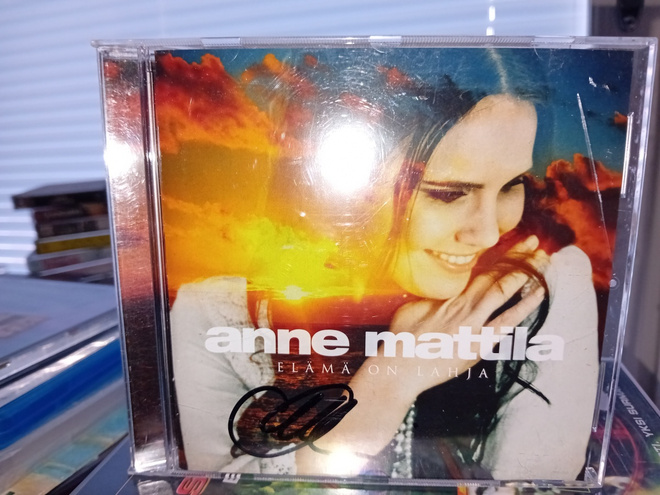 CD Anne Mattila  : Elämä on lahja ( SIGNED ) SIS POSTIKULU