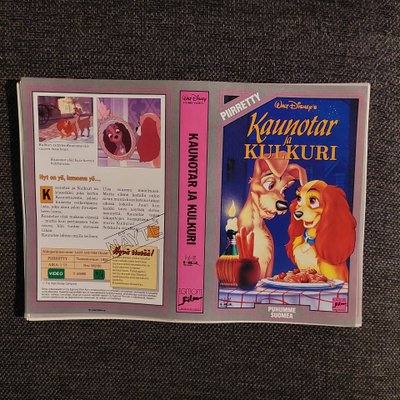 Kaunotar ja kulkuri Vhs kansipaperi