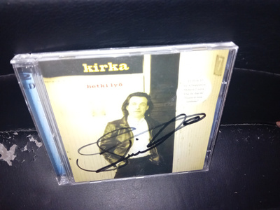 2CD Kirka : Hetki lyö ( SIGNED ) SIS POSTIKULU