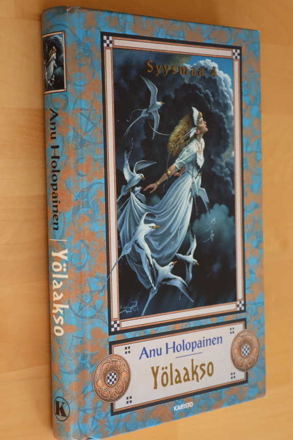 Anu Holopainen : Yölaakso - Syysmaa 4 ( 1.p. 2009)