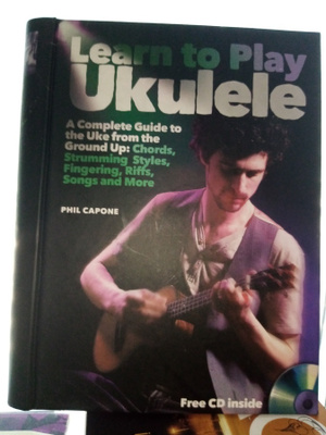 CAPONE :  Learn To play ukulele + CD ( SIS POSTIKULU)