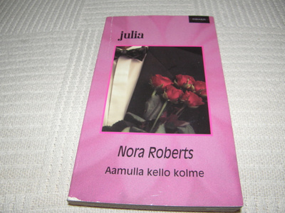 Nora Roberts Aamulla kello kolme   -pok