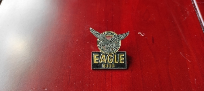 Eagle Beer pinssi
