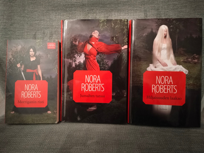 Nora Roberts fantasiatrilogia