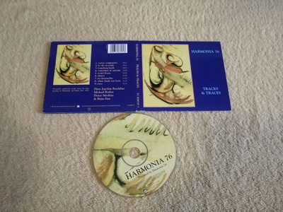 HARMONIA 76 - Tracks & Traces	Digipack-CD