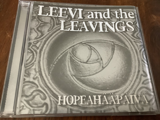 Leevi And The Leavings - Hopeahääpäivä