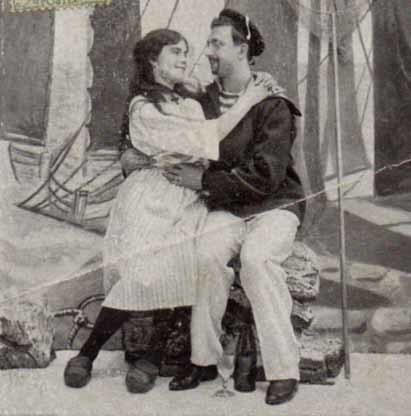 MERI / Tyttö ja merimies satamassa kaulakkain. 1900-l.