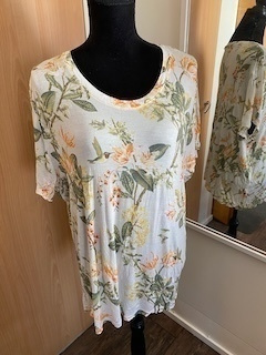 H&M  **Kukallinen T-paita**, koko 2XL