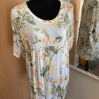 H&M  **Kukallinen T-paita**, koko 2XL - pikkukuva 1