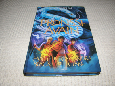Black - Clare Pronssiavain  -sid