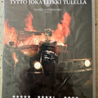 [DVD] TYTTÖ JOKA LEIKKI TULELLA - pikkukuva 1