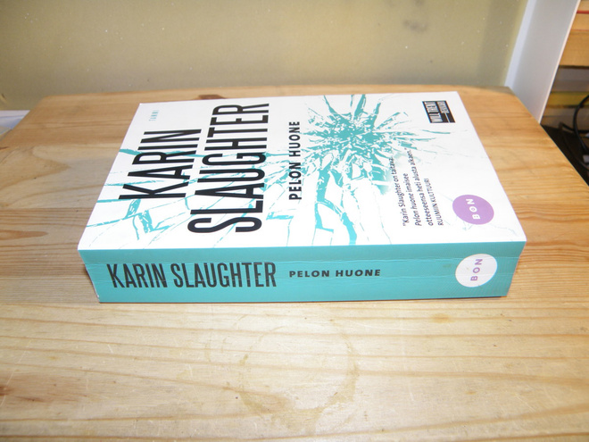 Karin Slaughter Pelon huone (nidottu)