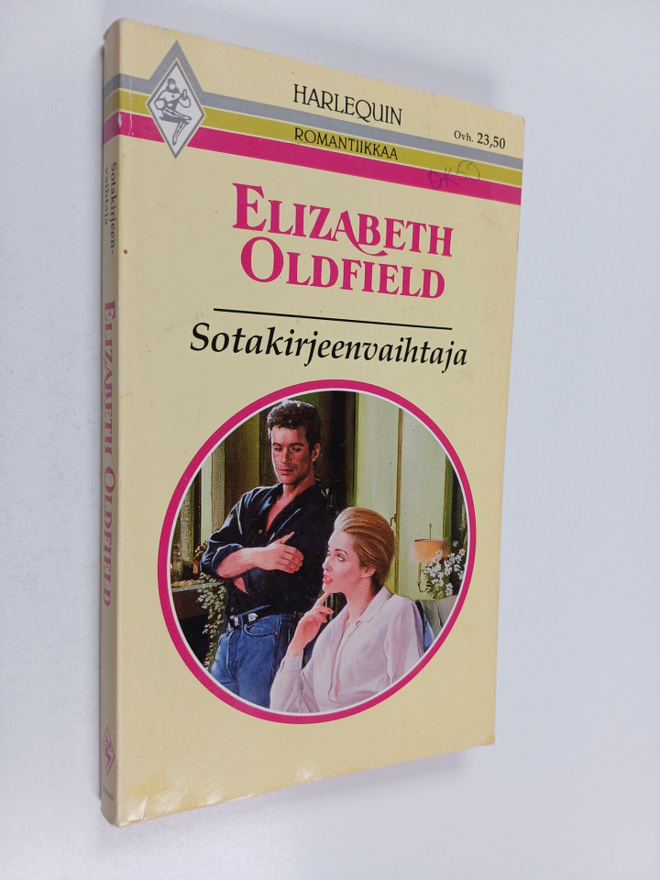 Elizabeth Oldfield : Sotakirjeenvaihtaja