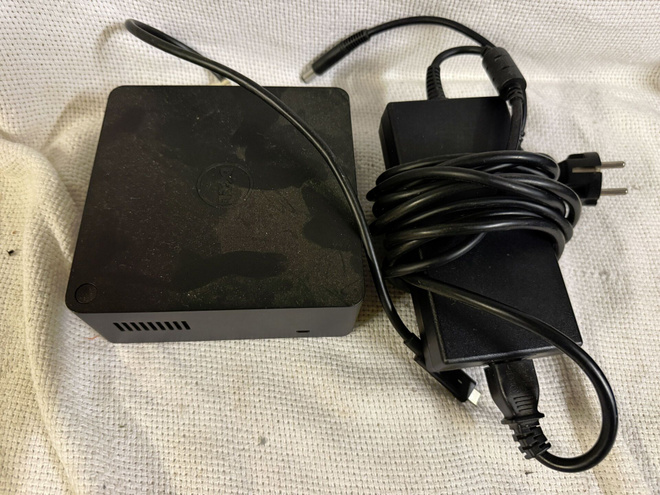 Dell TB16 Thunderbolt 3 Dock + Dell 180W Virtalähde