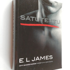 E. L. James : Satutettu : fifty shades darker Christianin... - pikkukuva 1
