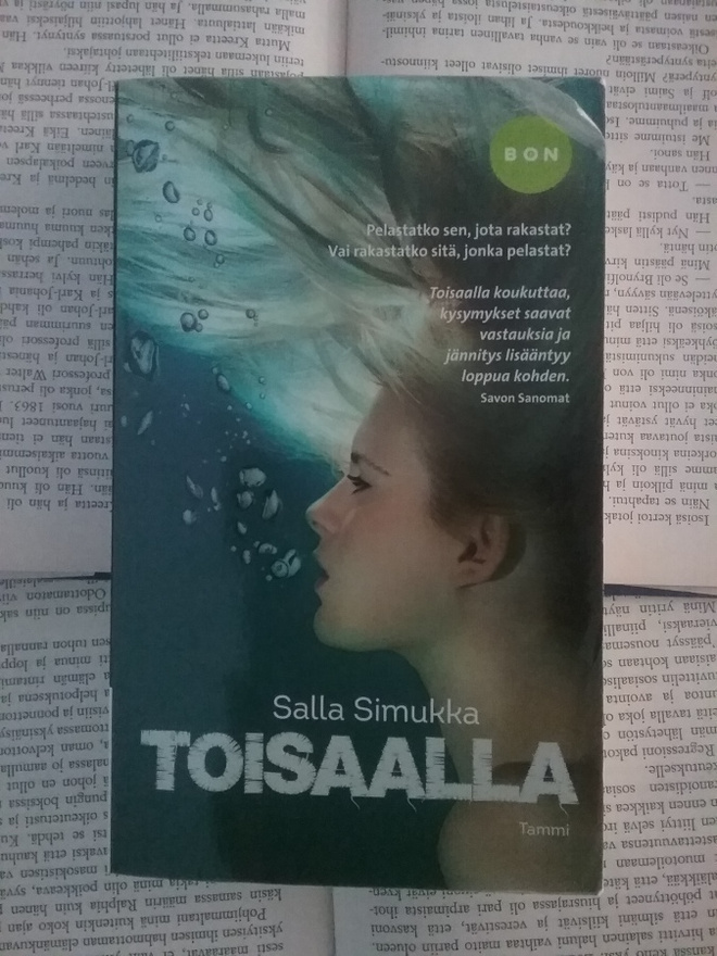 Salla Simukka - Jäljellä & Toisaalla (pokkari)