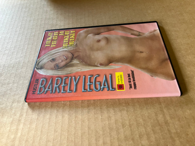 HUSTLER BARELY LEGAL HYVÄ