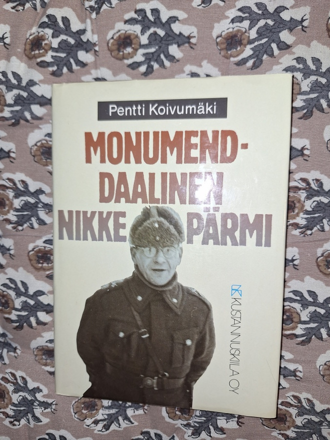 Pentti Koivumäki : Monumenddaalinen Nikke Pärmi 1p
