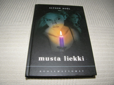 Alyson Noel Musta liekki -sid