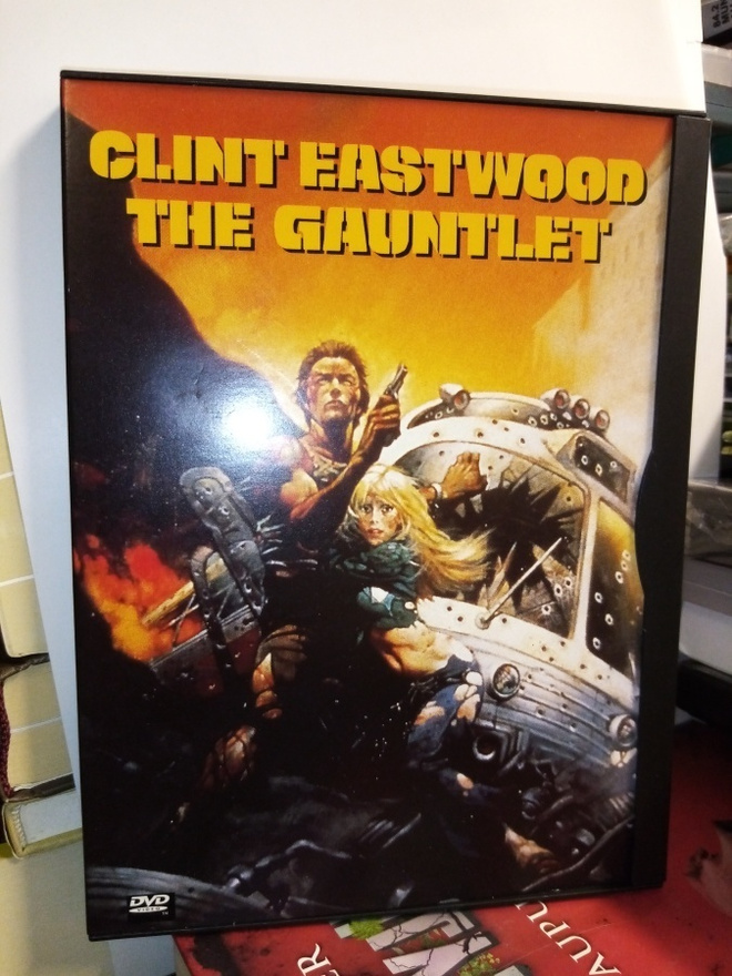 DVD LUOTIKUJA THE GAUNTLET ( SIS POSTIKULU )