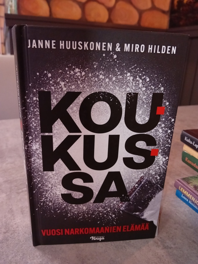 Huuskonen  - Hilden : Koukussa  ( SIS POSTIKULU  )