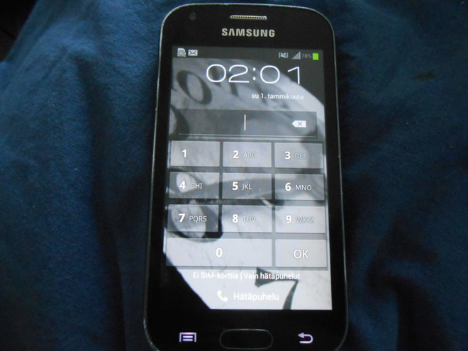 Samsung Galaxy Trend GT-S7560 varaosiksi/korjattavaksi.