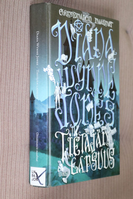 Diana Wynne Jones : Tietäjän lapsuus ( 1.p. 2010 k.po )