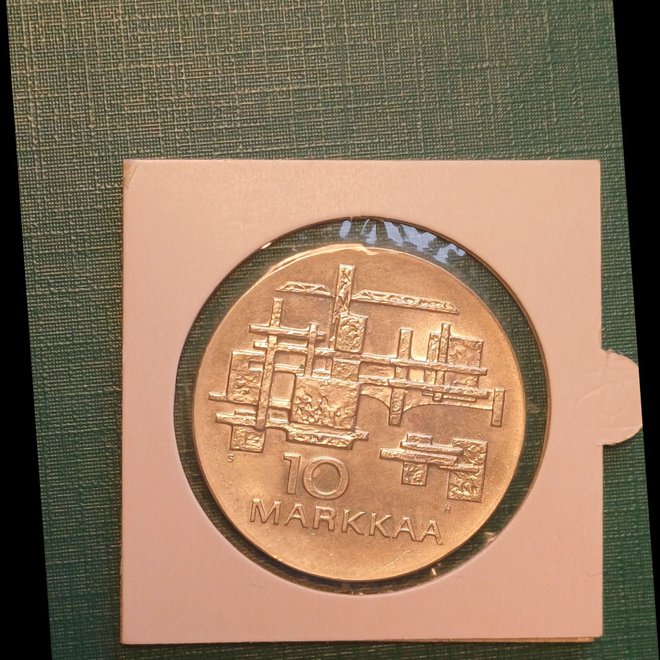 Suomi  10mk . Suomen Itsenäisyys  50 v.  Kl  UNC