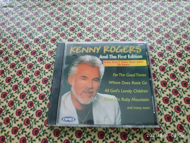 Kenny Rogersin CD-levy hienossa kunnossa