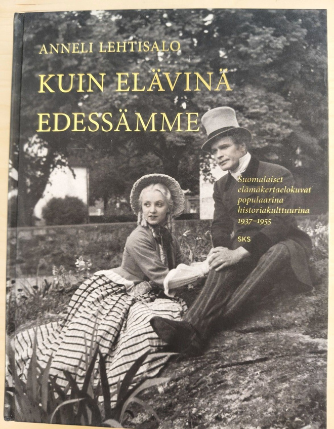 Anneli Lehtisalo: Kuin elävinä edessämme