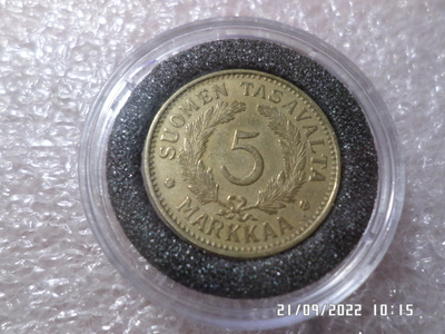 5 markkaa  1931   alumiinipronssia  pillerissä    kl  8