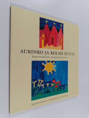Aurinko ja kolme kuuta (selkokielinen)