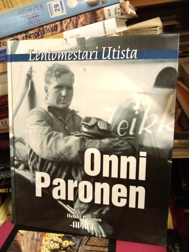 ONNI PARONEN   LENTOMESTARI UTISTA ( SIS POSTIKULU  )