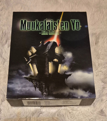 Muukalaisten Yö, big box