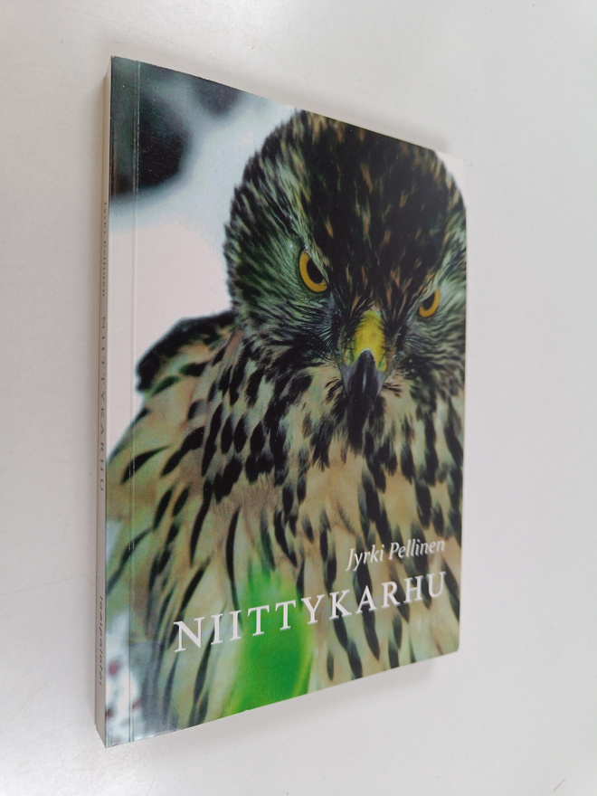 Jyrki Pellinen : Niittykarhu (signeerattu)