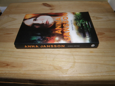 Anna Jansson Sokea hetki (nidottu)