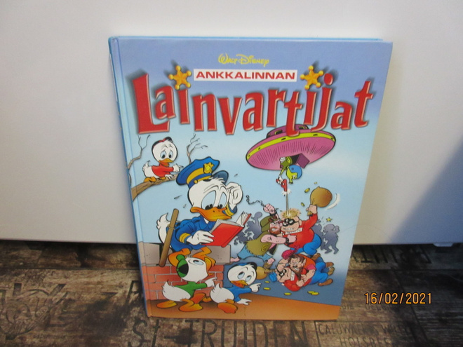 Ankkalinnan lainvartijat albumi.  ¤